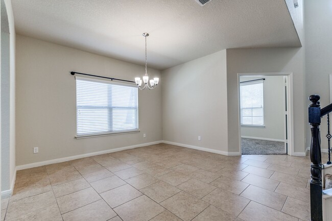 Building Photo - SPACIOUS 4-BEDROOM HOME IN CONVERSE