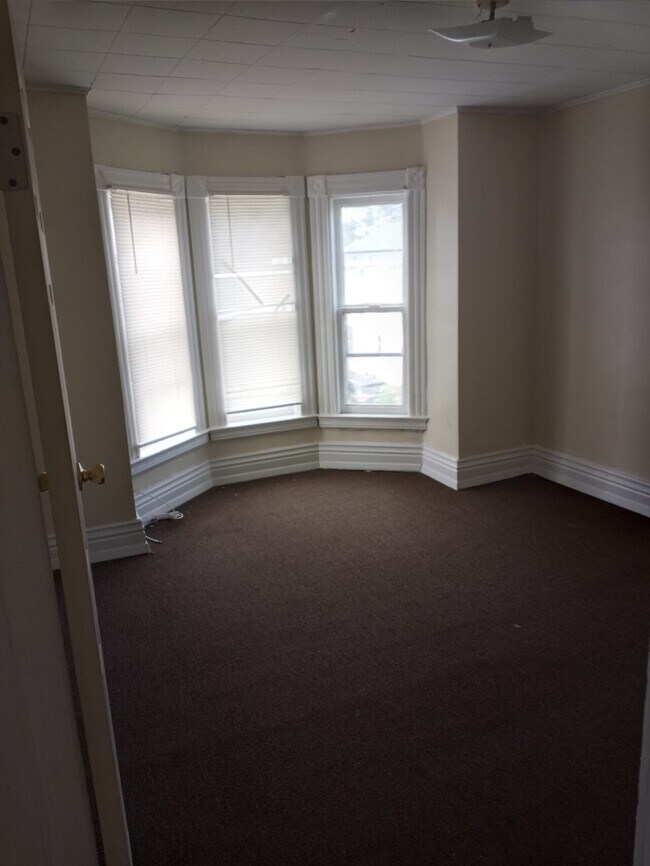 Foto del edificio - 113 Clifford Ave