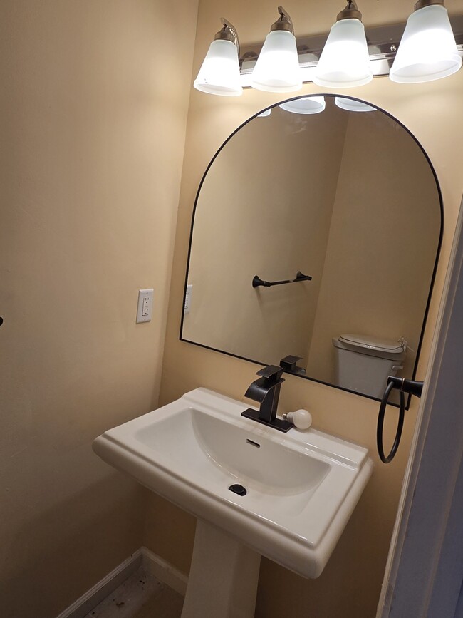 Building Photo - 6803 Ammendale Way