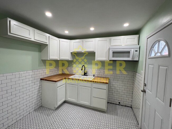 Foto del edificio - 3 bedrooms 1 bathroom house