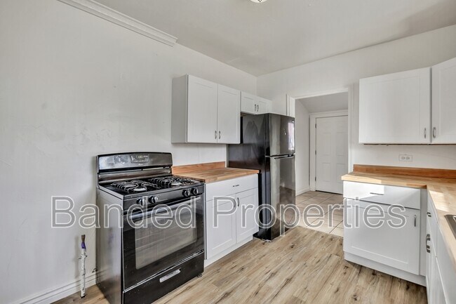 Foto del edificio - 741 E Center St