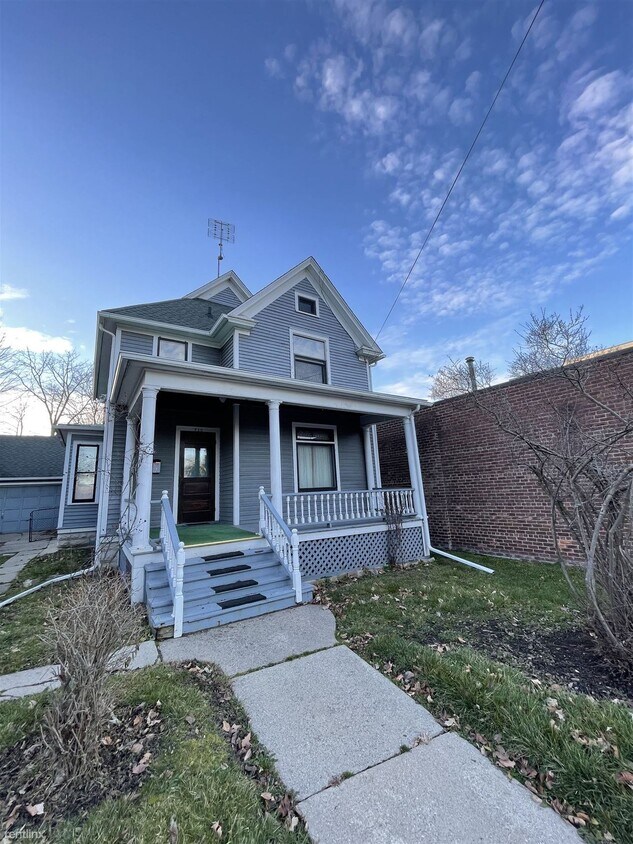 Primary Photo - 6 br, 2 bath House - 710 S Main St