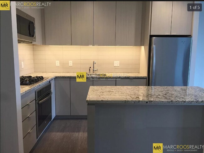 Foto del edificio - 82 Fenwood Rd