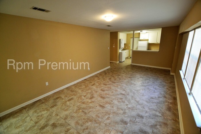 Foto principal - 3712 Groom Rd