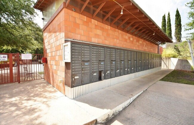 Foto del edificio - 1913 Warely Ln