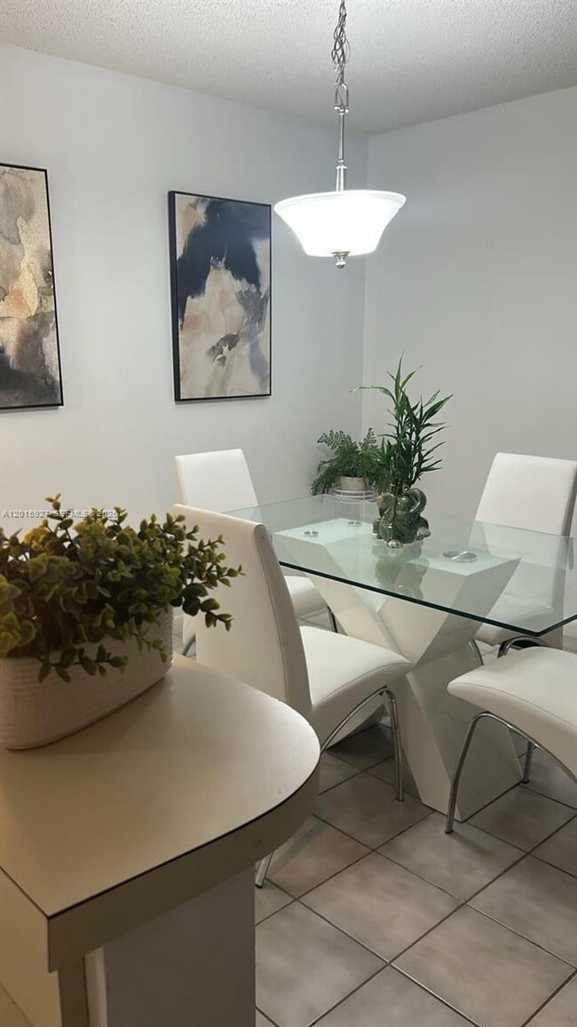 Foto del edificio - 8660 SW 212th St