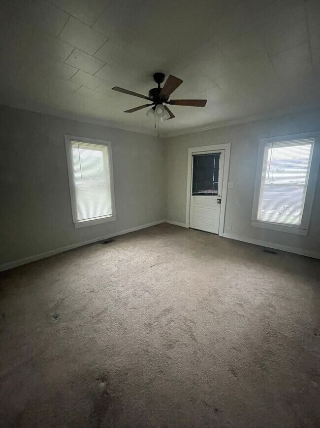 Foto del edificio - Must see this adorable 2 bed 1 bath bungal...