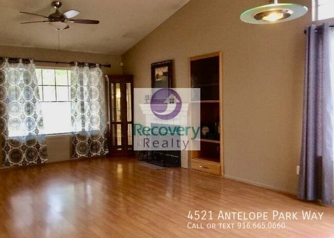 Foto del edificio - 4521 Antelope Park Way