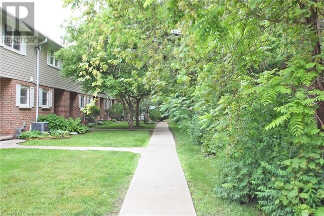 Building Photo - 410 Pioneer Dr
