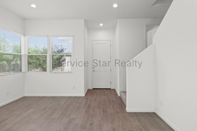 Building Photo - 15672 W Polk St