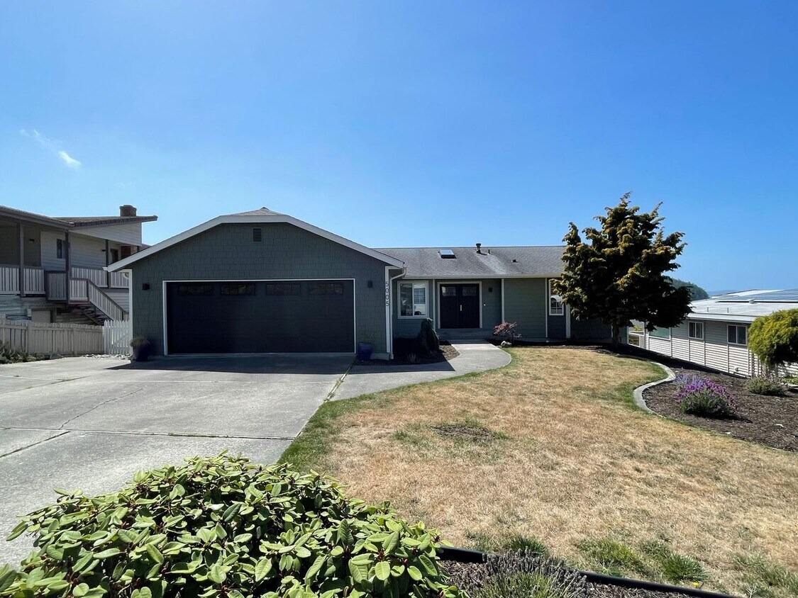 Primary Photo - 5005 Kingsway