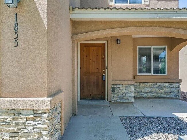Building Photo - Spacious 2 story, 4 bedroom home