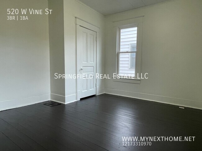 Building Photo - Just remodeled! New Kitchen, New Paint, Ne...