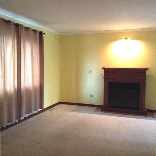Building Photo - 320 N Airlite St