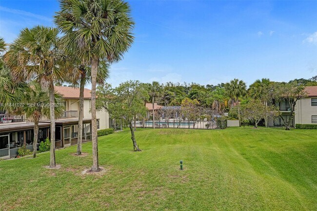 Foto del edificio - 21785 Cypress Dr