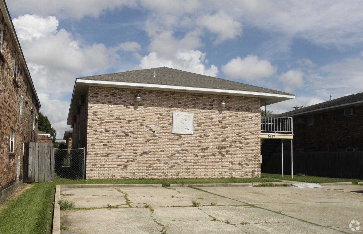 Building Photo - Melrose Manor Apts.