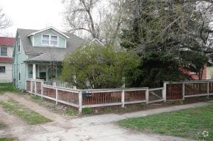 Building Photo - 2420 Mapleton Ave
