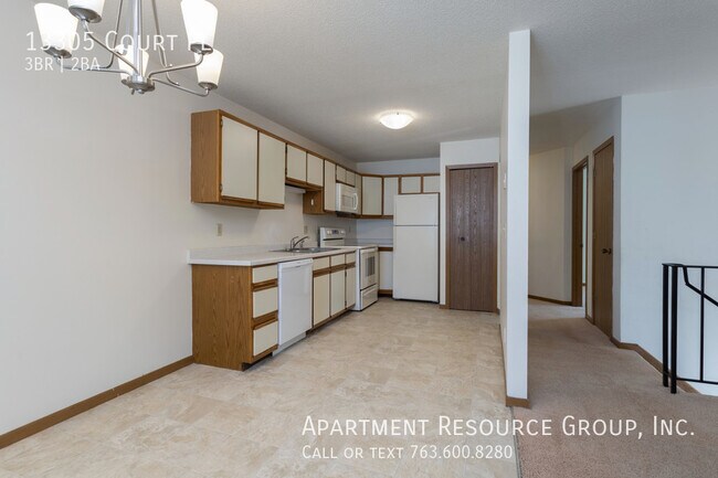 Building Photo - 3bed/2bath Townhome in Burnsville!