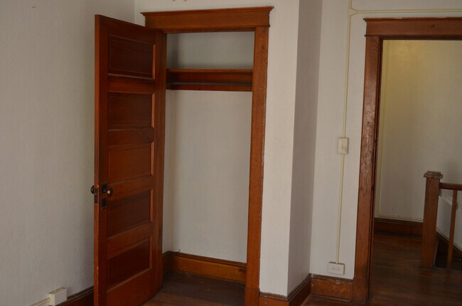 Foto del edificio - 185 W Spotswood Ave