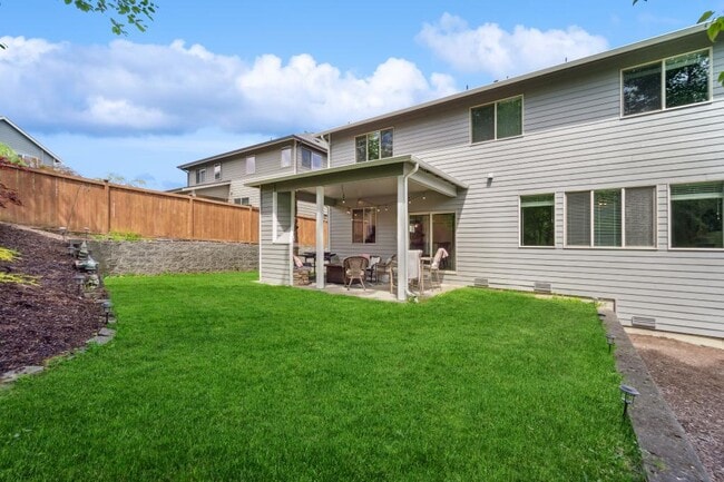 Building Photo - 3510 Highlands Blvd - 4 bedrooms + den