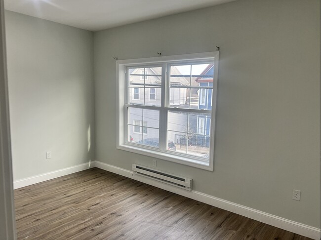 Building Photo - 178 Elm St
