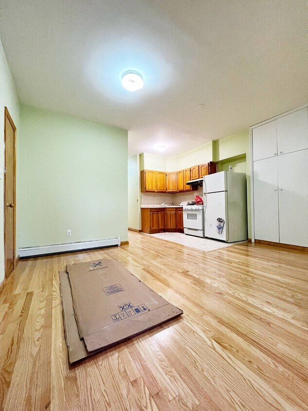 Primary Photo - 346-360 60th St