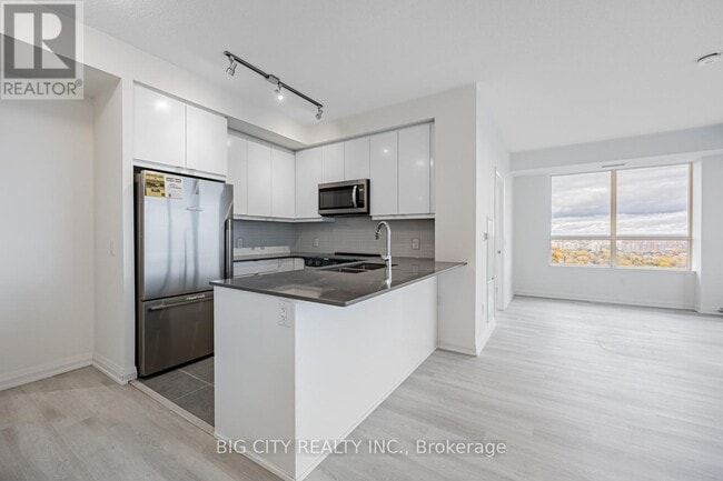 Building Photo - 3260 Sheppard Ave E