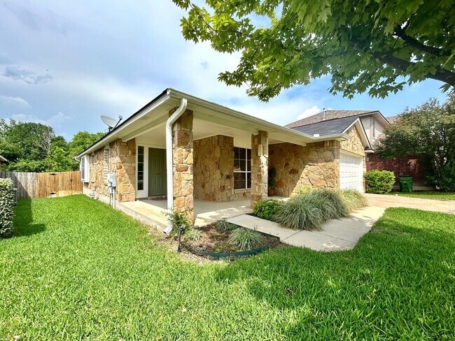 Building Photo - 3/BR 2/BA Bath Home with Fully Equipped Ki...