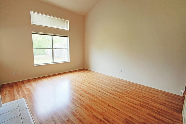 Building Photo - 1821 Friars Tale Ln