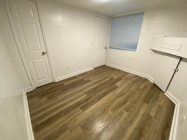 Foto del edificio - 4046 Taylor Blvd