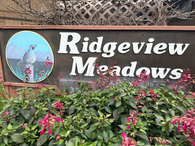 Foto del edificio - Gated community - Water, Garbage & Sewer I...