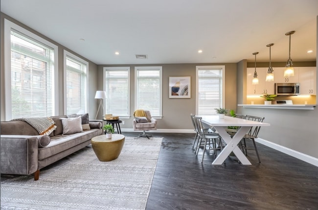 Photo - 4945 Washington St Apartment