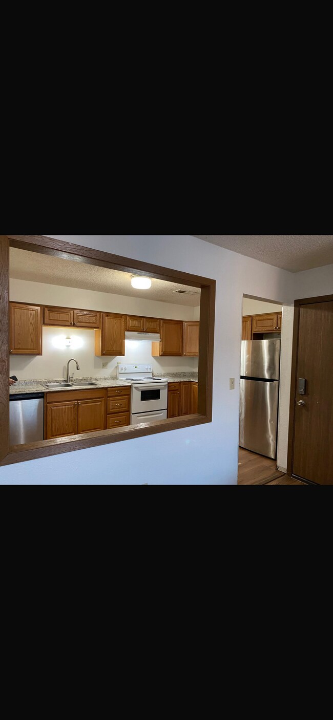 Kitchen/entry - 1575 11th Ave