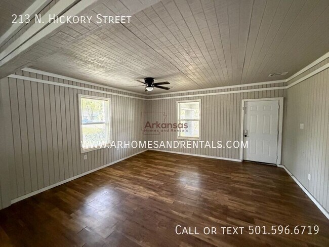 Foto del edificio - 213 N Hickory St