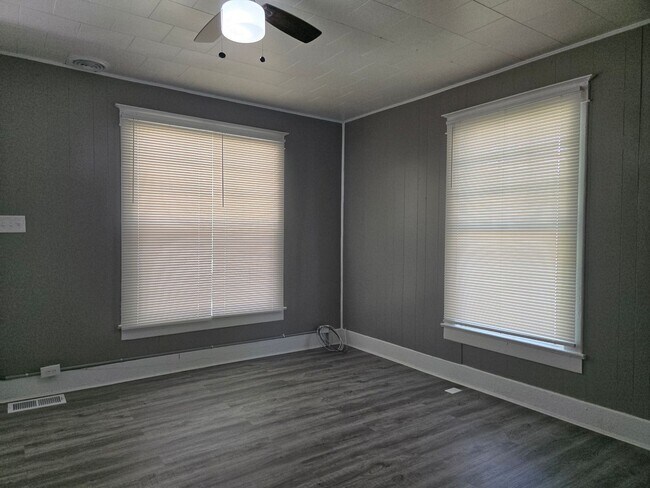 Foto del edificio - 402 E Green St