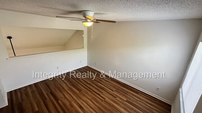 Foto del edificio - Cozy 2 bed / 2 bath townhome in the heart of Jacksonville