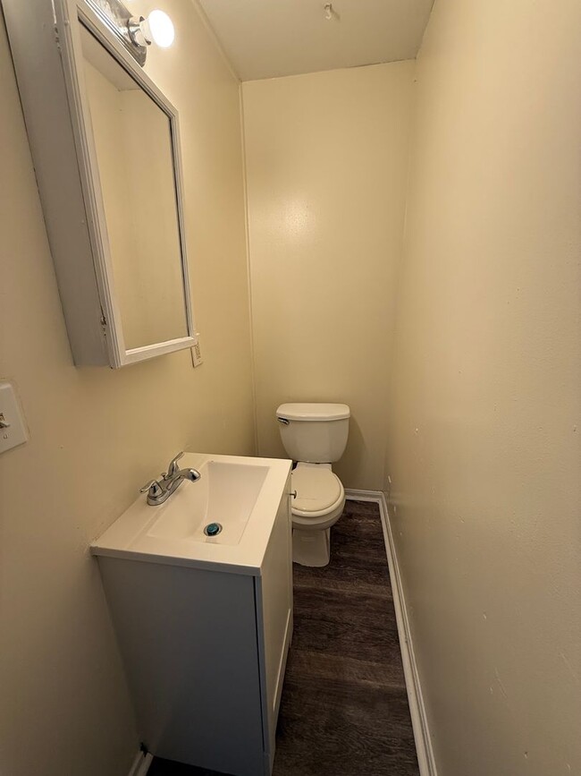 Building Photo - Section 8 Accepted! 4br 2ba Home