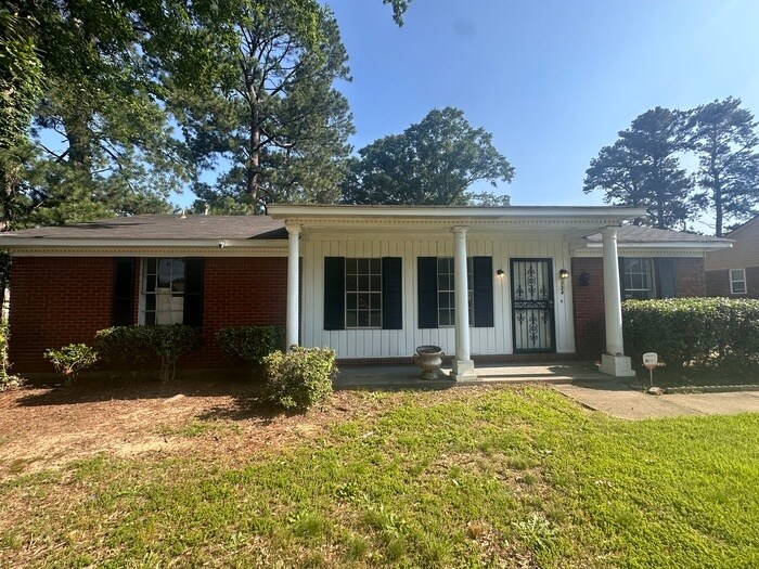 Primary Photo - NEWLY RENOVATED HOME!!!! BEAUTIFUL LOCATION