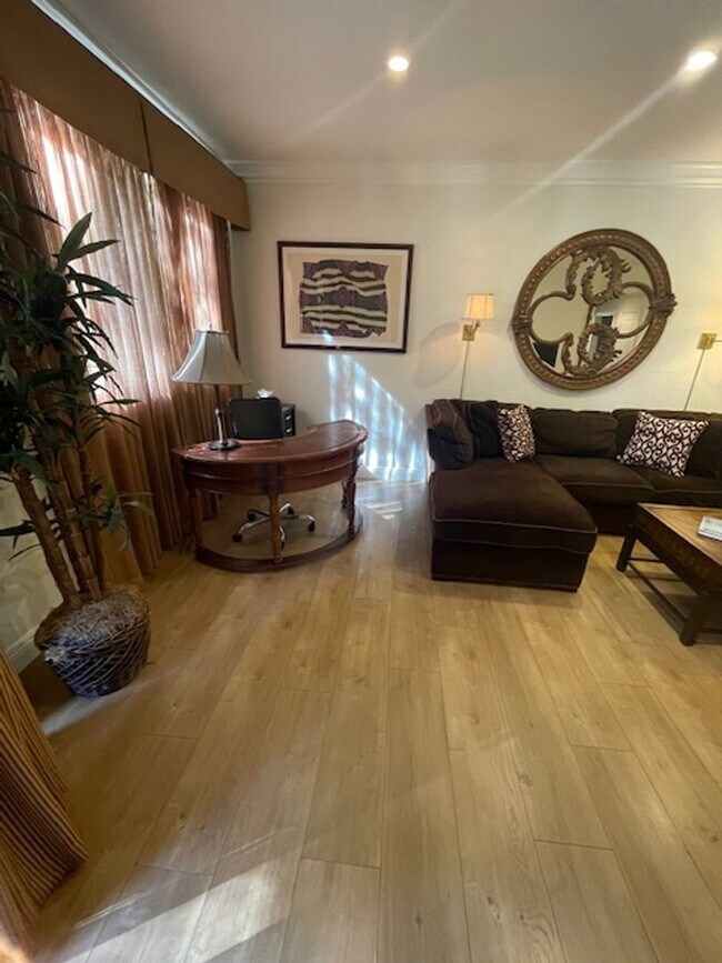 Foto del edificio - Meridian 2 Bd / 2 Ba with Laminate Flooring in Living Room & Bedroom Areas