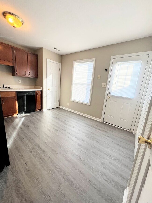 Foto del edificio - 2 Bedroom 1.5 Bathroom Townhome!!!