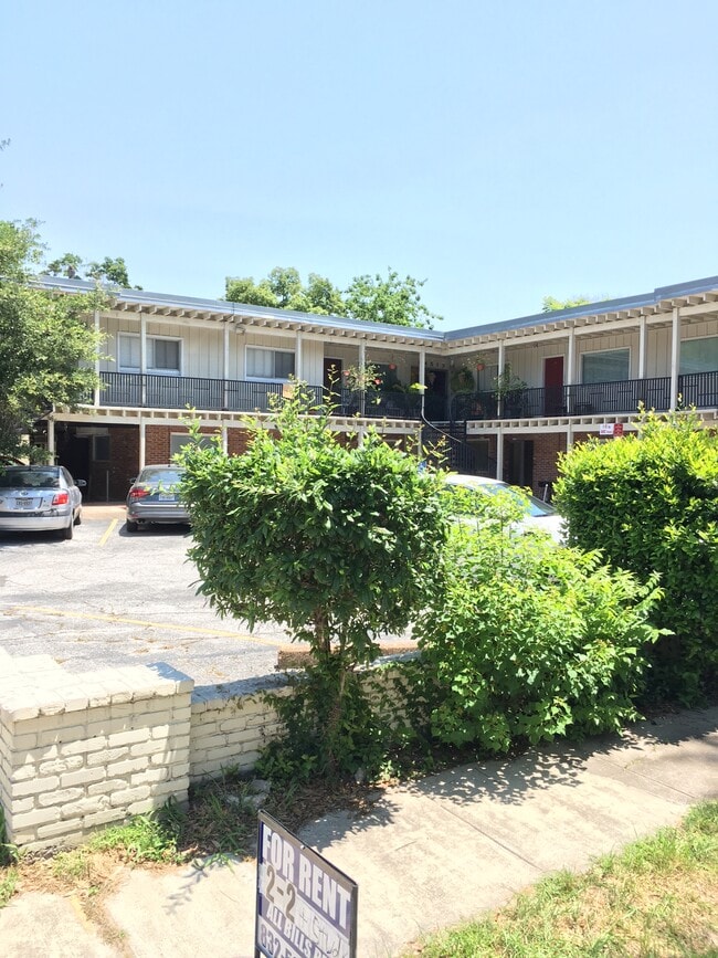 Building Photo - 805 Chelsea Blvd