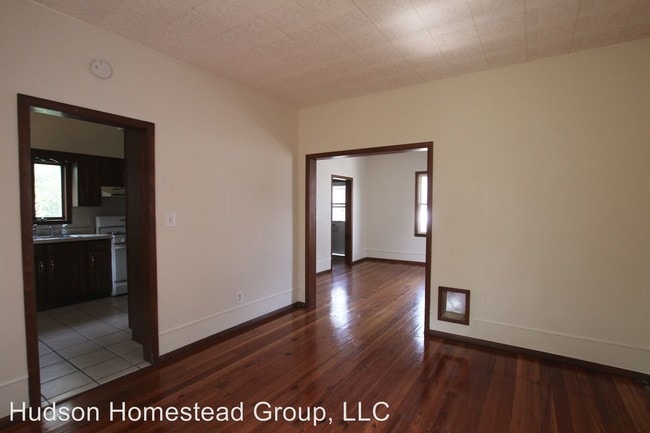 Building Photo - 3 br, 1 bath House - 194 Downs Street