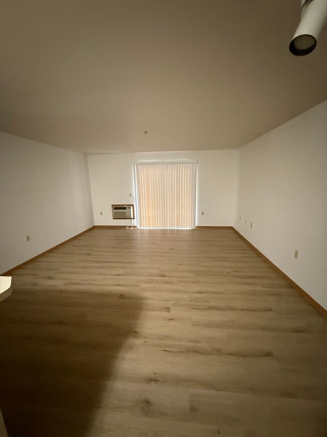 Building Photo - 205 Kearney Way