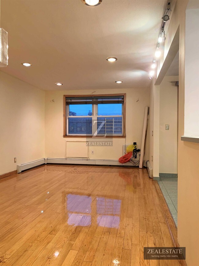 Building Photo - 144 27th Avenue