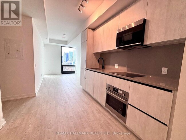 Building Photo - 35 Parliament St