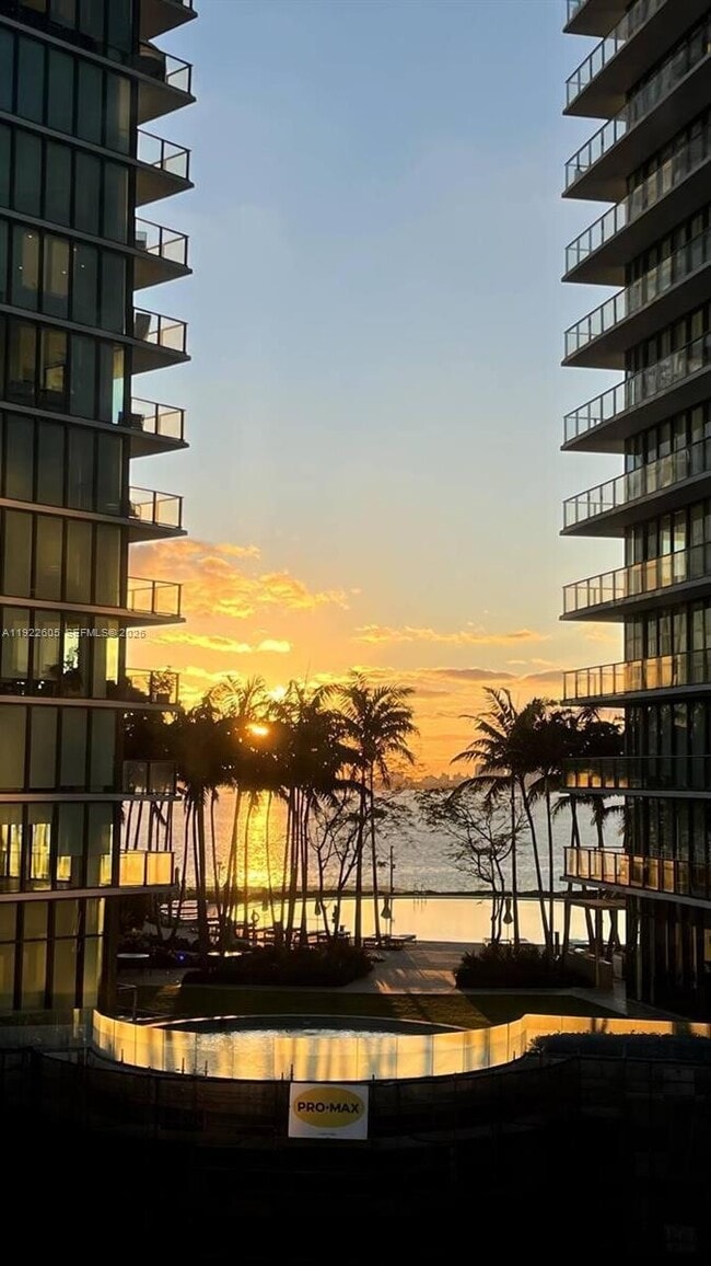 Foto del edificio - 501 NE 31st St