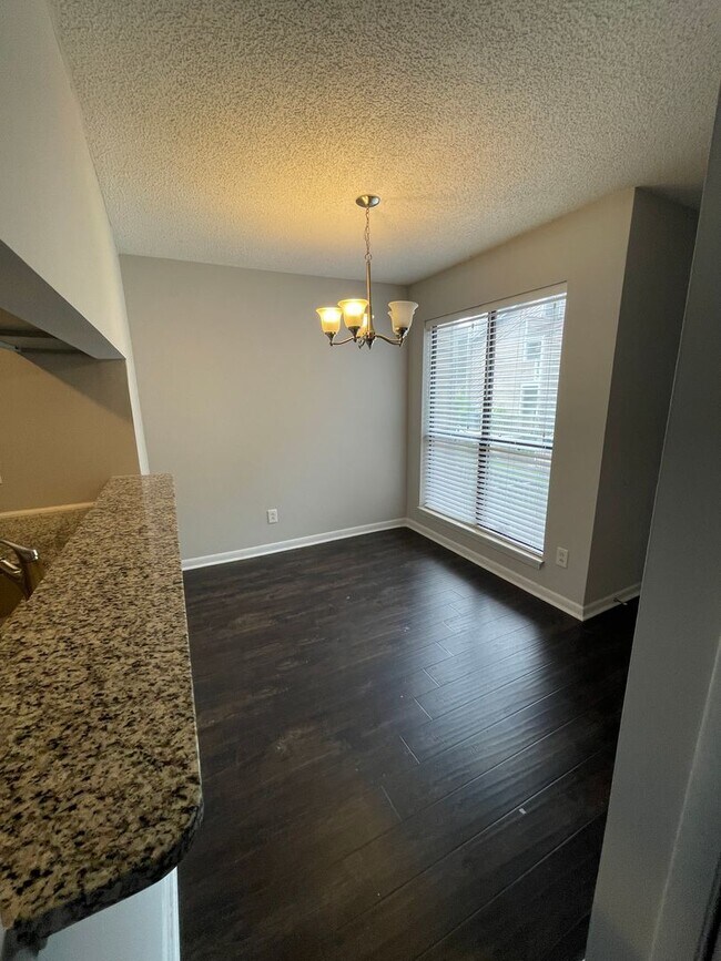 Foto del edificio - Updated 2 Bed 2 Bath Condo Move In Ready!