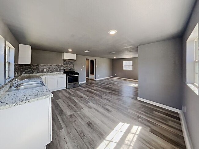 Building Photo - 3 Bedroom 1 Bath In NW FT. Worth