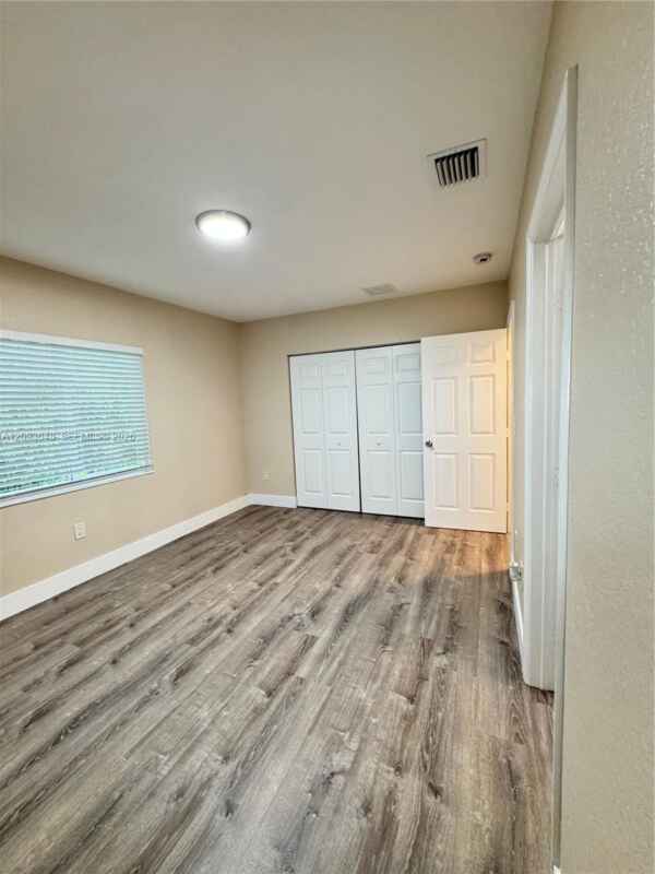 Foto del edificio - 1770 NW 55th St