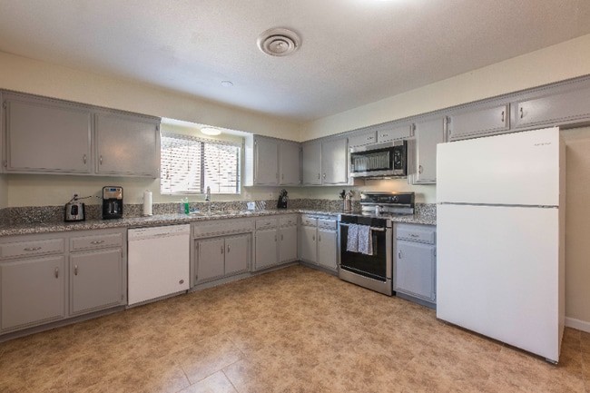 Building Photo - 4225 Parkwood Ct